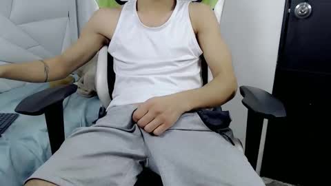 Snapshot of yankeee_ chatting on November 2025 07:00:02 AM DANILO online show from November 2025 07:00:02 AM