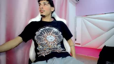 Snapshot of yankeee_ chatting on December 2025 06:30:02 AM DANILO online show from December 2025 06:30:02 AM