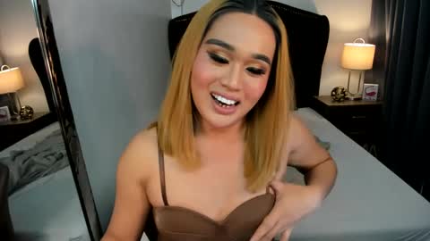 Snapshot of yanny_xoxo chatting on December 2024 07:04:01 AM Allisonn online show from December 2024 07:04:01 AM