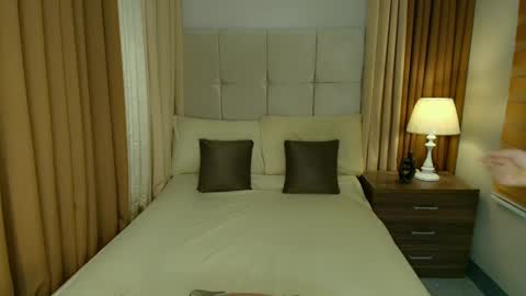 Snapshot of yanny_xoxo chatting on February 2025 02:33:01 AM Allisonn online show from February 2025 02:33:01 AM