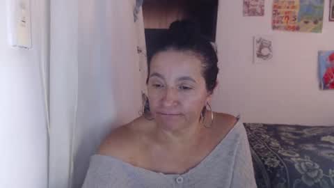 Snapshot of yasmin_love85 chatting on January 2025 05:00:01 PM yasmin_love85 online show from January 2025 05:00:01 PM