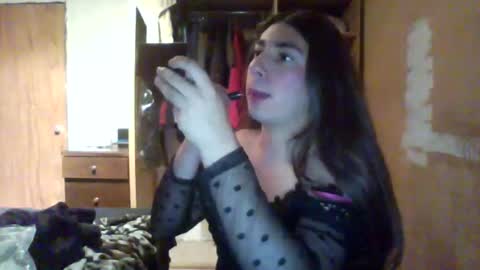 Yasmin Paez online show from November 2025 02:45:01 AM