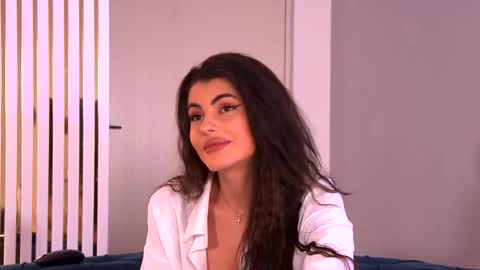 Yasmina  online show from November 2025 04:11:02 AM