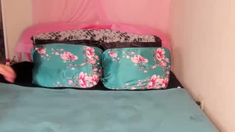 Snapshot of yasminayazzie chatting on February 2025 05:40:01 AM Yasmina online show from February 2025 05:40:01 AM