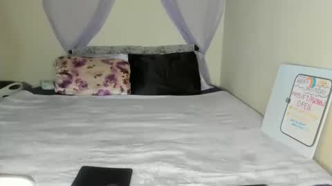 Snapshot of yasminayazzie chatting on September 2025 07:02:02 PM Yasmina online show from September 2025 07:02:02 PM