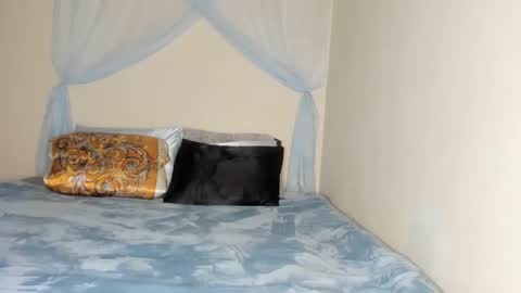 Snapshot of yasminayazzie chatting on December 2025 02:06:01 AM Yasmina online show from December 2025 02:06:01 AM