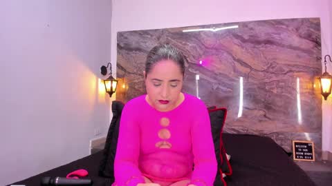 yaya____ online show from May 2026 11:23:01 PM