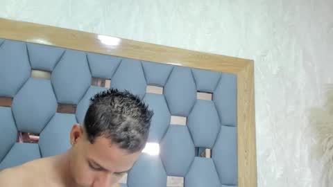 yayi derek  online show from November 2025 11:43:02 AM