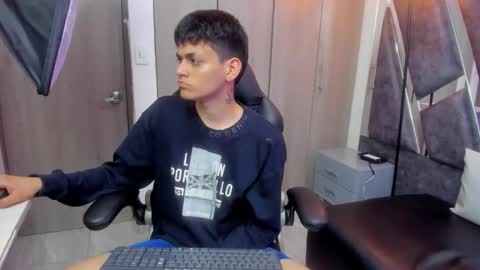 Snapshot of yef_thinn chatting on November 2025 04:11:01 AM yef_thinn online show from November 2025 04:11:01 AM