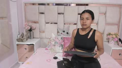 Snapshot of yeinsoliveros chatting on November 2025 11:00:01 AM Yeins online show from November 2025 11:00:01 AM