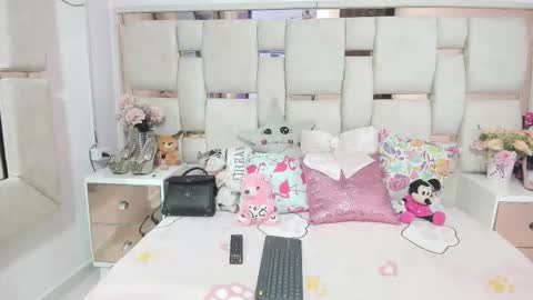 Snapshot of yeinsoliveros chatting on November 2025 11:02:02 AM Yeins online show from November 2025 11:02:02 AM