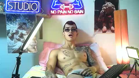 yeisoncastellanos1999 online show from October 2025 06:25:02 PM