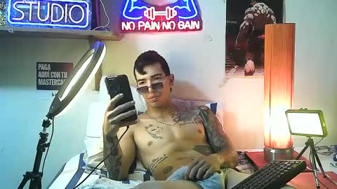 yeisoncastellanos1999 online show from October 2025 02:26:01 PM