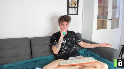 Snapshot of yen2025 chatting on November 2025 10:04:02 AM Yen online show from November 2025 10:04:02 AM