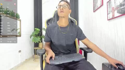 M O R E N O online show from November 2025 08:22:02 PM