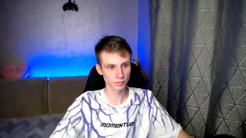 Snapshot of yes_cute_boy_ chatting on March 2025 10:38:01 PM Eden online show from March 2025 10:38:01 PM