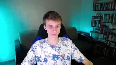 Snapshot of yes_cute_boy_ chatting on February 2026 06:04:02 PM Eden online show from February 2026 06:04:02 PM