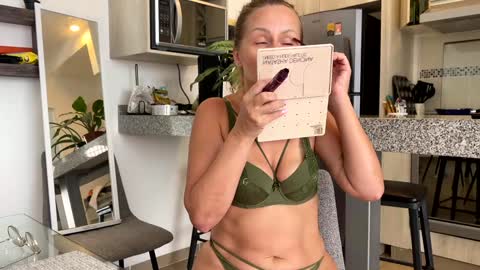 Zlata online show from January 2025 08:44:01 PM