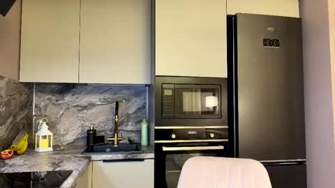 Zlata online show from November 2025 04:00:02 PM