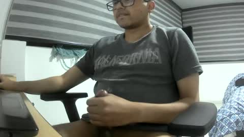 yesidxxx123_ online show from June 2026 04:06:01 AM
