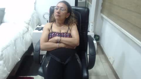 Snapshot of yessilatin chatting on December 2024 02:21:02 AM jessy online show from December 2024 02:21:02 AM