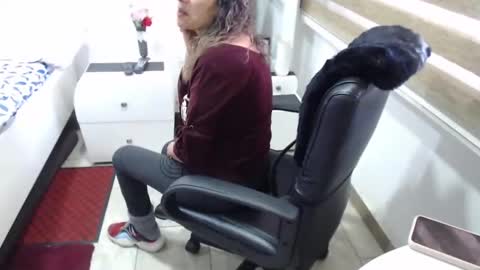 Snapshot of yessilatin chatting on November 2025 12:07:02 PM jessy online show from November 2025 12:07:02 PM