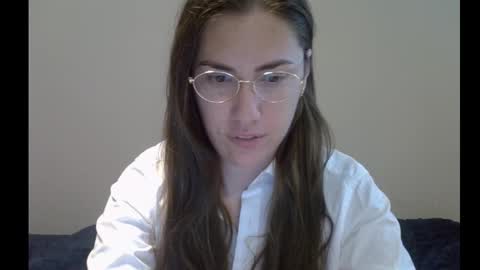 Snapshot of yesyoucanjustdoit chatting on September 2025 01:44:02 PM Kira online show from September 2025 01:44:02 PM