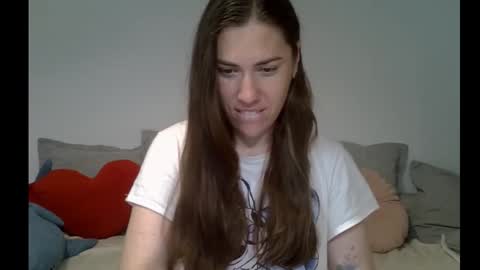 Snapshot of yesyoucanjustdoit chatting on September 2025 12:49:02 PM Kira online show from September 2025 12:49:02 PM