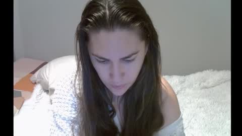 Snapshot of yesyoucanjustdoit chatting on November 2025 05:05:02 PM Kira online show from November 2025 05:05:02 PM