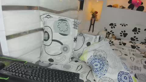 YINAROSS online show from May 2026 09:32:01 PM