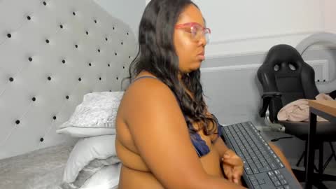 Snapshot of yiseth_02 chatting on January 2025 06:46:02 AM roxie reyes online show from January 2025 06:46:02 AM