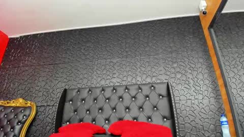 yiyisandoval online show from September 2025 03:17:01 PM