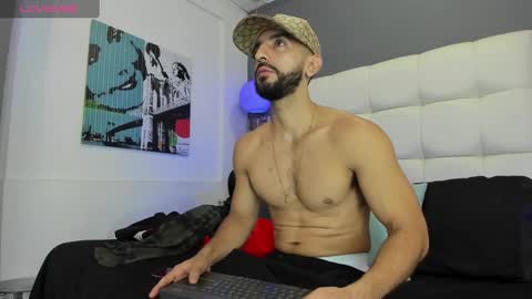 Yiyo online show from February 2025 04:28:02 AM