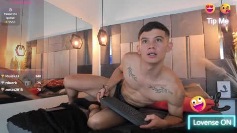 Snapshot of yizus_bonz chatting on December 2024 02:15:02 AM yizus_bonz online show from December 2024 02:15:02 AM