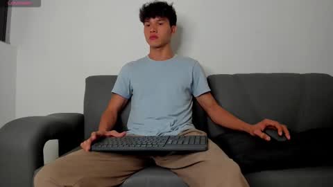 Snapshot of yizus_bonz chatting on January 2026 12:03:02 AM yizus_bonz online show from January 2026 12:03:02 AM