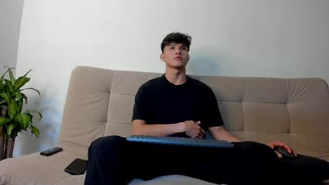yizus_bonz online show from May 2026 06:02:01 PM