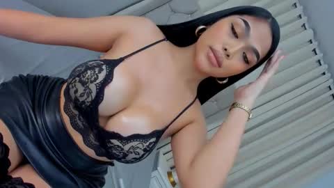 ylonagrae online show from October 2025 04:58:01 PM