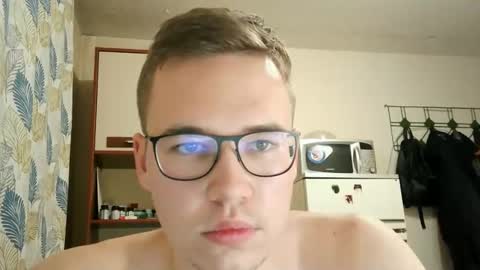 Yminoske online show from November 2025 01:22:02 PM