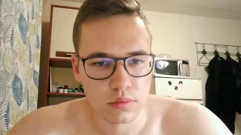 Yminoske online show from November 2025 03:16:02 PM