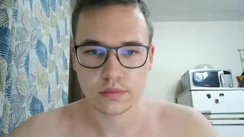 Yminoske online show from December 2025 03:54:01 PM