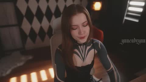 ynnenbrynn online show from September 2025 06:58:02 AM