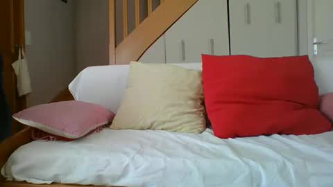 Yoann online show from April 2026 01:17:02 PM