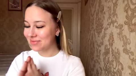 I am Rose ntmu Lets hit 10 Thumbs Up together online show from November 2025 11:33:02 AM