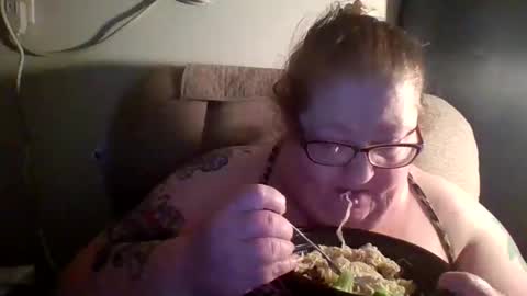 yomoopy online show from April 2026 12:55:01 AM