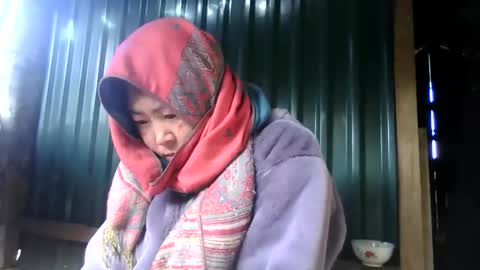 yongmi_ online show from December 2025 02:16:02 AM