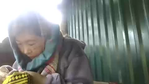 yongmi_ online show from December 2025 02:27:01 AM