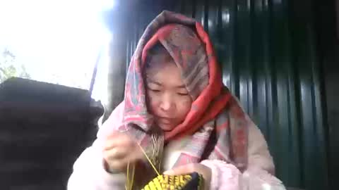 yongmi_ online show from December 2025 03:34:01 AM