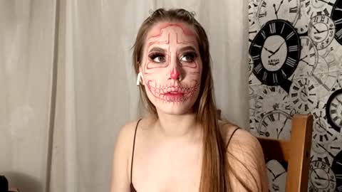 Snapshot of yonsteinworth chatting on October 2025 09:34:02 AM Hey Guys My name is Vivienne online show from October 2025 09:34:02 AM