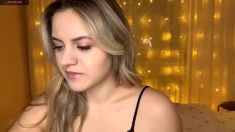 Snapshot of yonsteinworth chatting on January 2026 12:26:01 AM Hey Guys My name is Vivienne online show from January 2026 12:26:01 AM