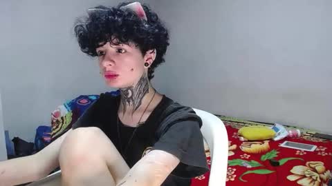 Little Mike Independent model online show from November 2025 12:57:02 AM